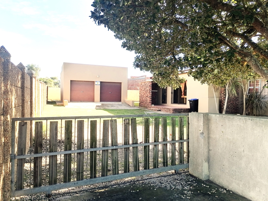 3 Bedroom Property for Sale in Wavecrest Eastern Cape